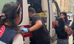 Eskişehir’de korku dolu anlar: Sinir krizi geçiren kadın apartmana çekiçle zarar verdi