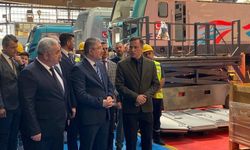 Vali Yılmaz, yerli ve milli elektrikli lokomotif E5000'i sürdü