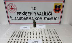 Eskişehir’de tarihi eser operasyonu: Elmas, heykel ve 194 bronz sikke ele geçirildi