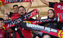 Yalnız değildiler