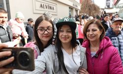 Başkan Ünlüce gençlere seslendi: “Eskişehir’imize hoş geldiniz”