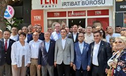 Eskişehir’de YENİ Parti’ye geçen belediye başkanlarına rozetleri takıldı