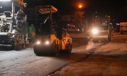 Büyükşehir gece mesaisine devam ediyor: 2. Arabacılar Caddesi’nde yollar yenileniyor