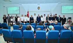 Eskişehir Valisi Yılmaz, YKS ve LGS'de tam puan alan öğrencilerle bir araya geldi