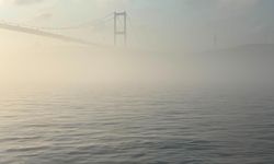İstanbul'da yoğun sis: Boğaz transit gemi trafiğine kapatıldı