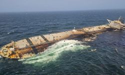 Umman açıklarında çevre felaketi: Gölge tanker karaya oturdu, dev petrol sızıntısı yayılıyor!