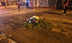 Eskişehir’de pazar sonrası trafik çilesi: Atıkları yolun ortasına bıraktılar