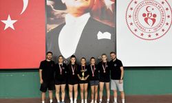 Eskişehirli badmintoncular Mersin’de Türkiye’nin ilk 4’üne girdi
