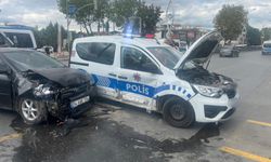 Polis aracı ile otomobil çarpıştı: 2'si polis, 5 yaralı