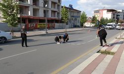 Otomobilin çarptığı yaşlı adam ağır yaralandı