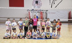 Voleybolu sevdirmeye çalışıyoruz