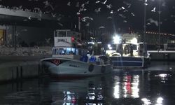 Av yasağının bitmesiyle İstanbul’da sezonun ilk balıkları bu gece avlandı