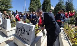 Eskişehir’in kurtuluşunda 104’üncü yıl anması: Şehitlere karanfil bırakıldı