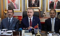 Destici: "Türkiye prangalarını kırmış güçlü bir ülkedir"
