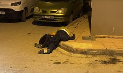 Eskişehir'de kaldırımda hareketsiz yattı: Gerçek polis gelince ortaya çıktı