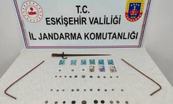 Eskişehir’de tarihi eser operasyonu: 46 Helenistik sikke ve kılıç ele geçirildi