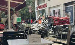 Trafiğe kapalı motosikler parkına açık sokak