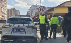 Eskişehir’de otomobille çarpışan motosiklet sürücüsü yaralandı