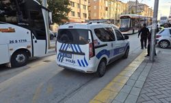 Eskişehir’de otomobilin çarptığı yaşlı kadın hastaneye kaldırıldı