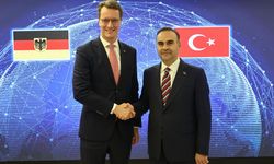 Bakan Kacır, Almanya’nın Kuzey Ren-Vestfalya Eyaleti Başbakanı Wüst ile bir araya geldi