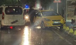 Eskişehir'de taksi ile panelvan çarpıştı: 3 yaralı
