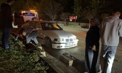 Eskişehir'de kayganlaşan yolda kontrolden çıkan araç refüjü aşıp karşı şeride geçti