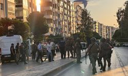 İzmir'de bankada silahlı soygun girişimi! Rehineler kurtarıldı, şüpheli gözaltında