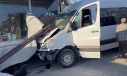 Şanlıurfa’da işçi servisi dükkana daldı: 10 yaralı