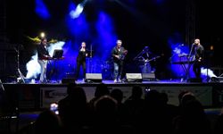 Pişmiş Toprak Sempozyumu’nda müzik dolu gece: Echo Tribute Band sahne aldı