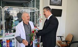 Vali Yılmaz’dan eczacılara çiçekli kutlama