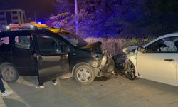 Otomobil ile hafif ticari araç çarpıştı: 5 yaralı