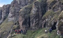 Kayıp gencin cansız bedeni kayalıklarda bulundu