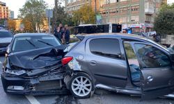 Zincirleme kazada 5 araç birbirine girdi