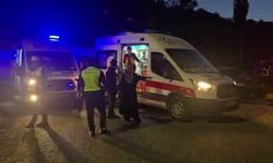 İki araç kavşakta çarpıştı: Yaralılar var