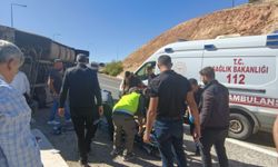 Ponza yüklü tır devrildi: 1 ağır yaralı