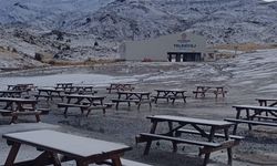 Mevsimin ilk karı düştü