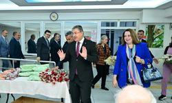 Eskişehir Valisi Dr. Erdinç Yılmaz ve eşi Şenay Yılmaz, Dünya Yaşlılar Günü'nde huzurevi sakinleriyle bir araya geldi