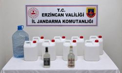 Erzincan’da kaçak içki operasyonunda 40 litre etil alkol ele geçirildi