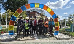 Eskişehir'de bisiklet tutkunları, 'Görünür ol güvende ol' sloganıyla pedallara bastı