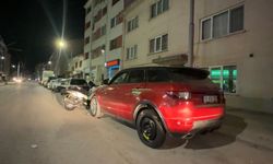 Eskişehir’de 1.90 promil alkollü sürücü park halindeki araca çarptı