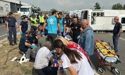 Antalya-Isparta Karayolunda yolcu midibüsü devrildi: 1'i ağır 17 yaralı