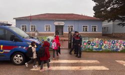 Eskişehir'de jandarmadan okul çevreleri ve servislere yönelik denetim