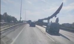 Eskişehir'de dev rüzgar türbini kanadı trafiği yavaşlattı
