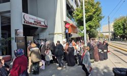 Eskişehir'de mukaddes emanetleri görebilmek için metrelerce kuyruk oluşturdular