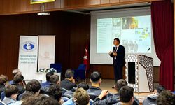 Mezun olduğu okulda öğrencilerle buluştu