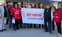 Emekliler SGK önünden seslendi: “Sadaka değil, hakkımızı istiyoruz”