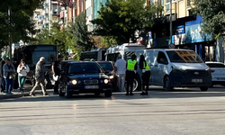 Eskişehir’de kaza: Işıklarda bekleyen araca arkadan çarptı