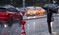 Havalar aniden değişiyor: Sıcaklıklar düşecek, sağanak ve fırtına geliyor