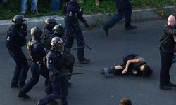 Fransa'da protestolar büyüyor: Yüz binlerce kişi sokaklarda