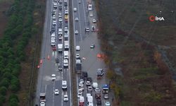 Mahmutbey-Habipler yolunda su baskını, trafik durma noktasına geldi